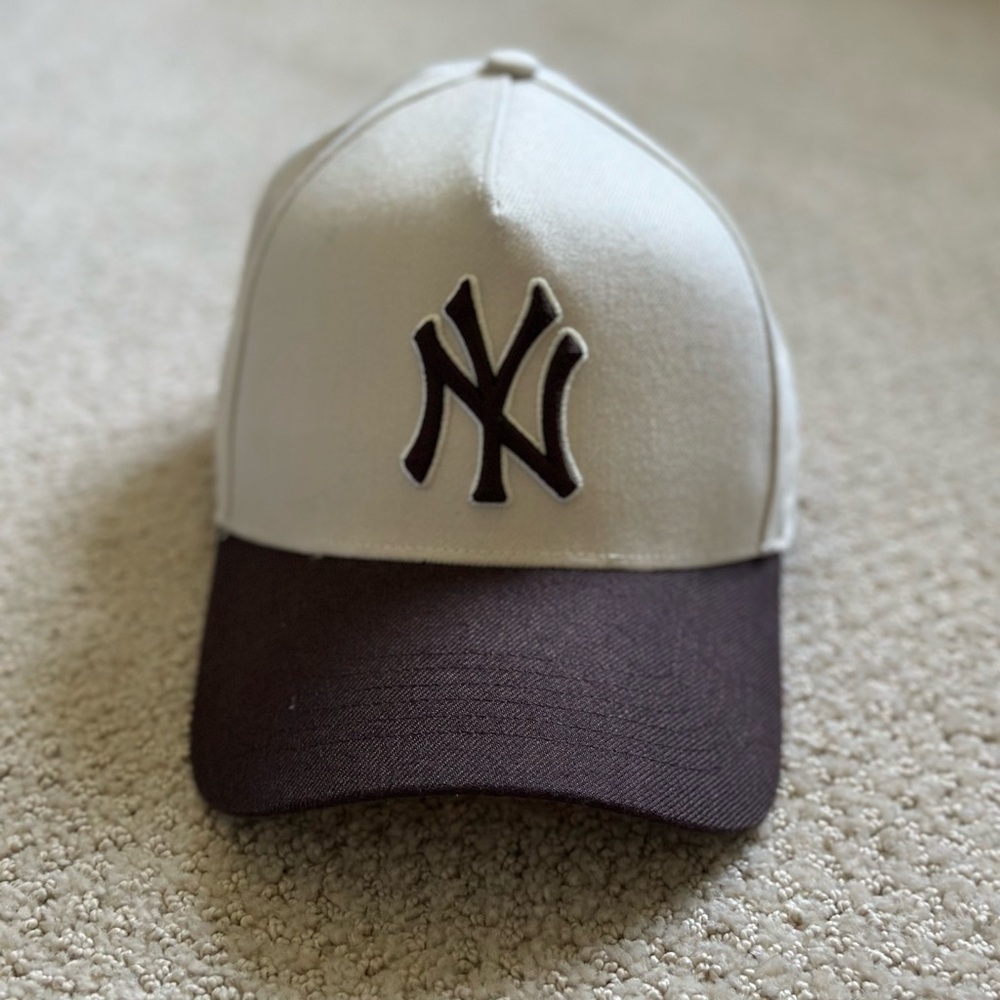 ‘47 Brand Yankees White and Brown Snapback Logo Cap